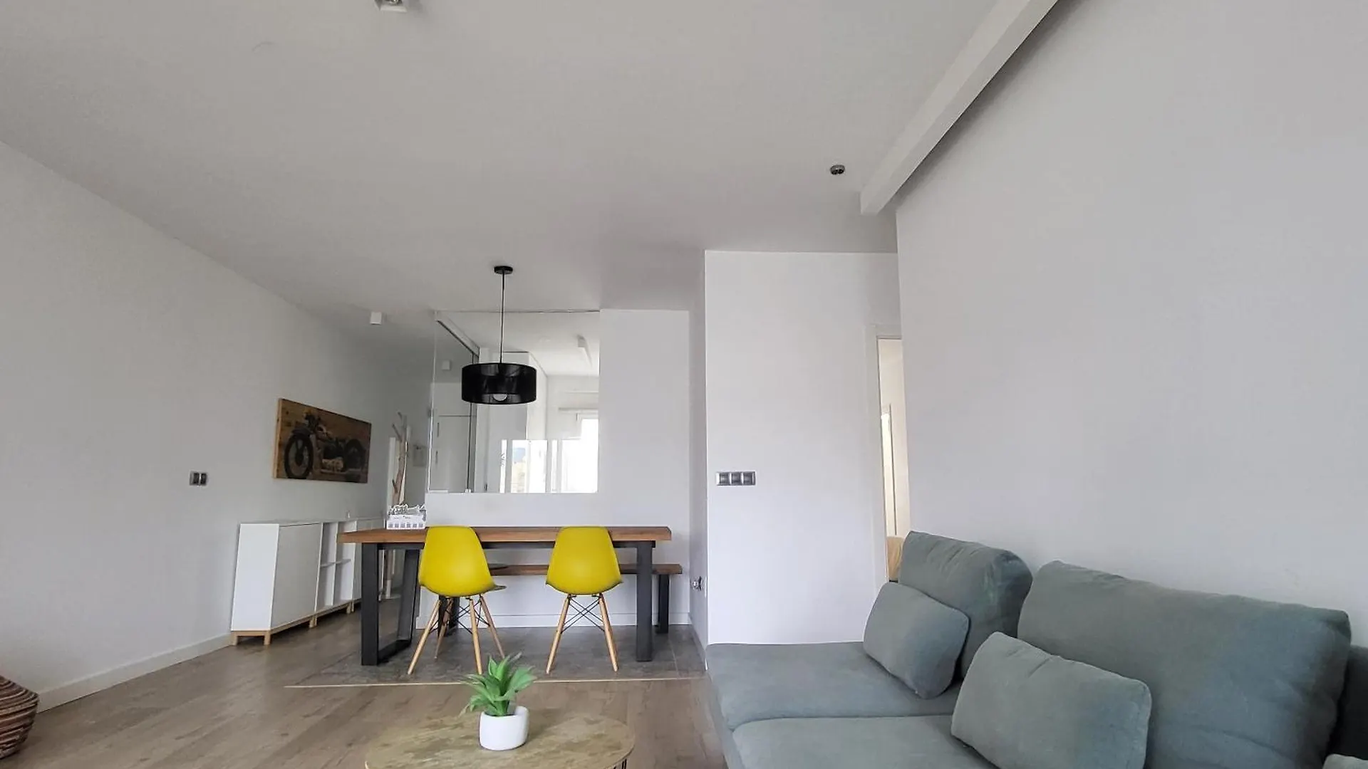 Lovely Apartment In Malaga Centre contacts